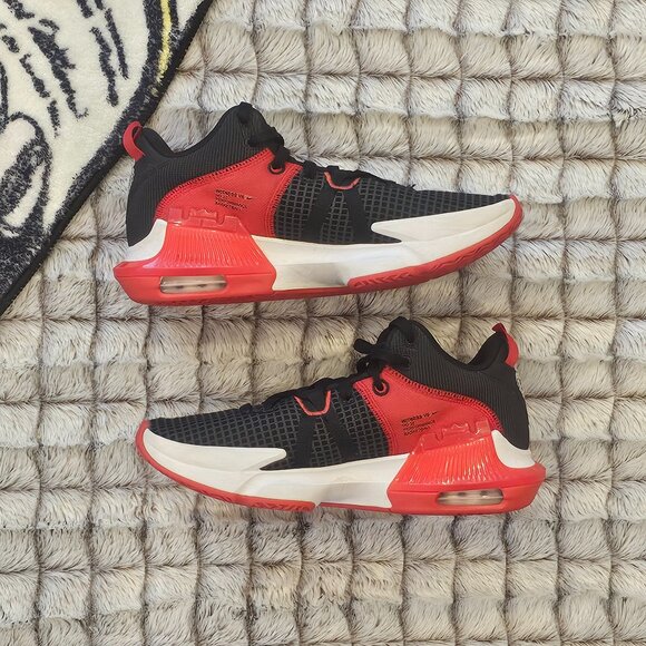 Nike LeBron Sneakers Nike Witness 7 Sneakers Basketball Black & Red men’s size 8 - Picture 6 of 7